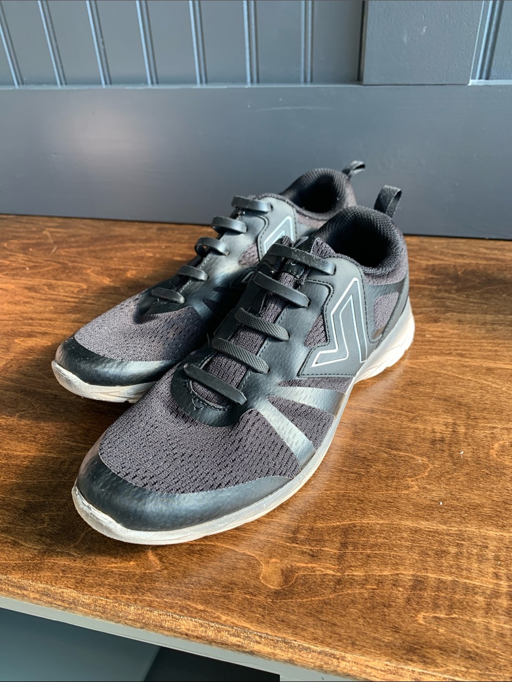 Vionic Women’s 335 Miles Sz 9 Black Athletic Sneakers Ortho Shoes Casual Work